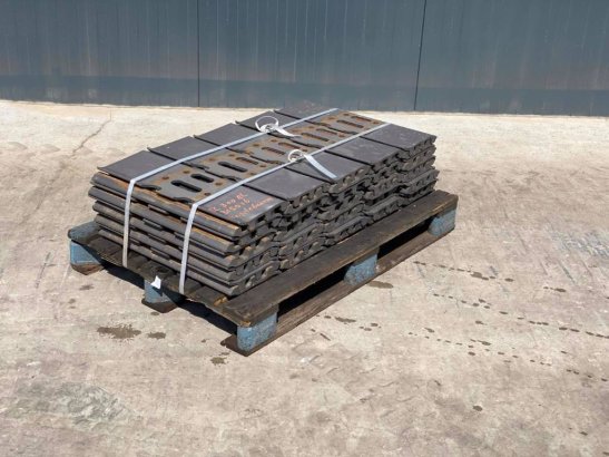 JCB JS240 / JS260 / JS300 Shoes/Pads JS240 / JS260 / JS300 Shoes/Pads 2026 1