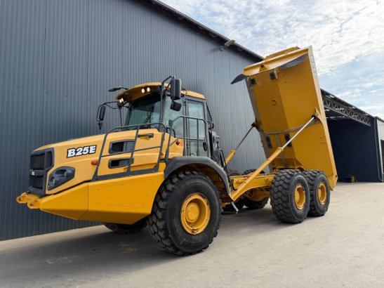 Bell B25E - 1735 HOURS! B25E - 1735 HOURS! 2014 2 Articulated Dump Trucks