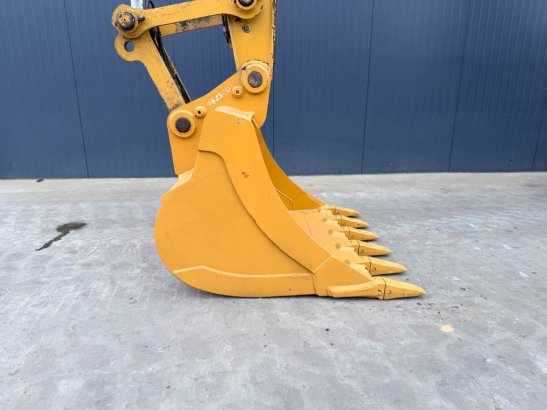 CAT 323 07A 36 2018 2 Crawler Excavators image 10