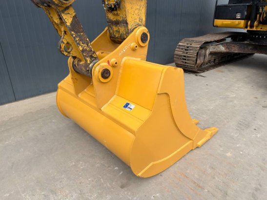 CAT 323EL VA 36 2012 2 Crawler Excavators image 10