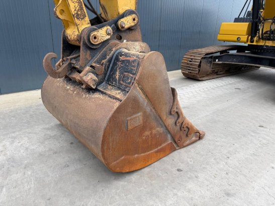 CAT 330 07B 42 2020 2 Crawler Excavators image 10