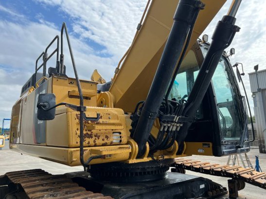 CAT 352 F 352 F 2017 2 Crawler Excavators image 10