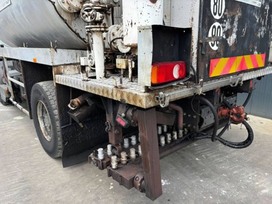 Renault Rincheval - 9.000 Liter Rincheval - 9.000 Liter 2000 2 Asphalt pavers image 10