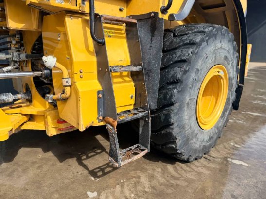 CAT 966M 261 2015 2 Wheel Loaders image 10