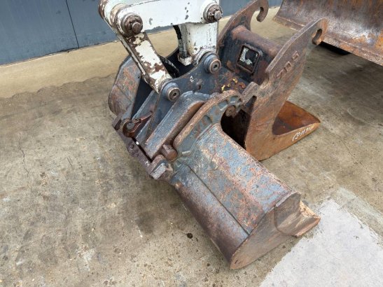 Takeuchi TB235 TB235 2010 2 image 11