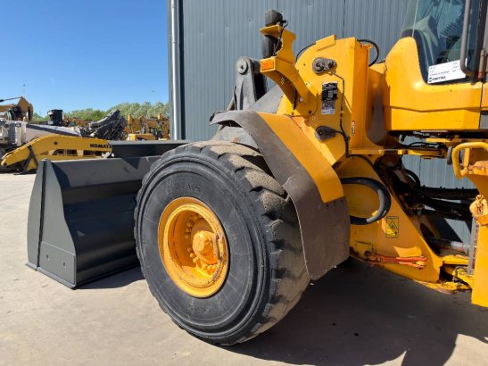 Volvo L120F L120F 2008 2 Wheel Loaders image 11