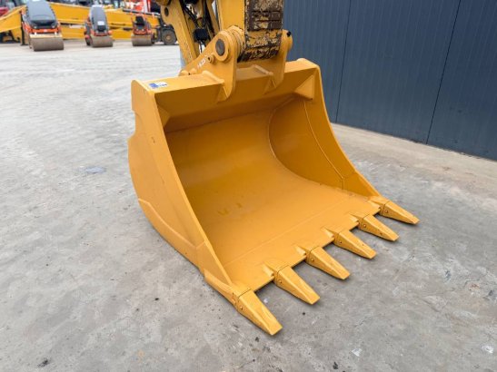 CAT 323 07A 36 2018 2 Crawler Excavators image 11