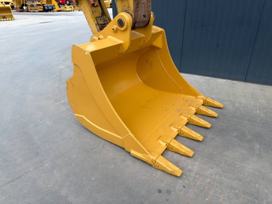 CAT 323 07B 36 2019 2 Crawler Excavators image 11