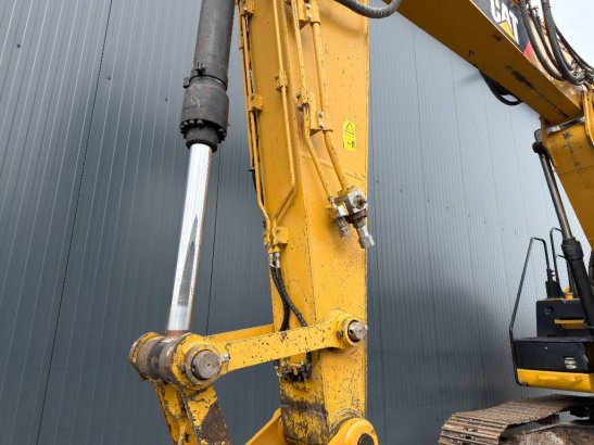 CAT 323EL VA 36 2012 2 Crawler Excavators image 11