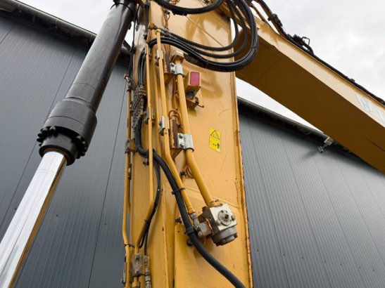 CAT 330 07B 42 2020 2 Crawler Excavators image 11