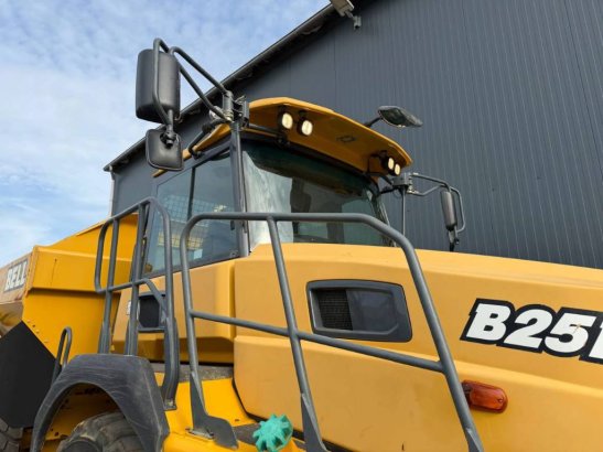 Bell B25E - 1735 HOURS! B25E - 1735 HOURS! 2014 2 Articulated Dump Trucks image 11