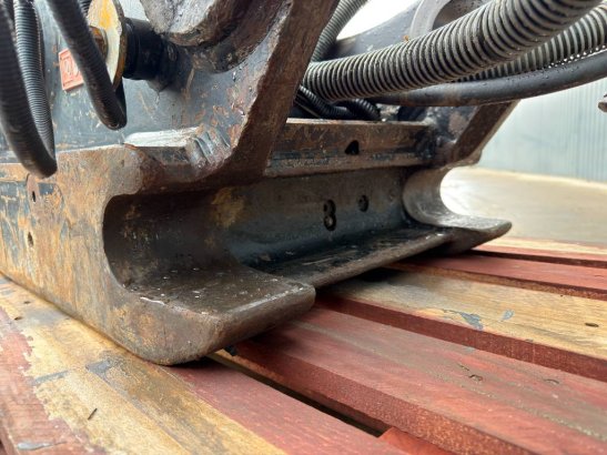 OilQuick OQ80 - M318D / M320F / M322D / 320D / 320E / 323D OilQuick OQ80 - M318D / M320F / M322D / 320D / 320E / 323D 2010...