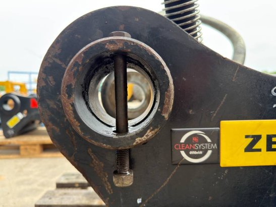 OilQuick OQ70/55 - M318D / 320D / 320E / 320F / 323D / 323E OilQuick OQ70/55 - M318D / 320D / 320E / 320F / 323D / 323E 20...