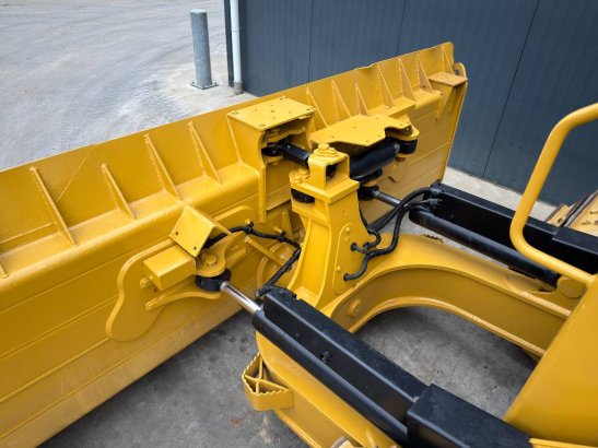CAT D6N LGP D6N LGP 2016 2 Dozers image 12