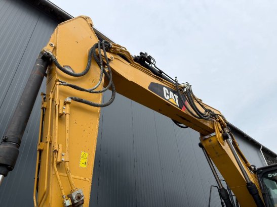 CAT 323EL VA 36 2012 2 Crawler Excavators image 12