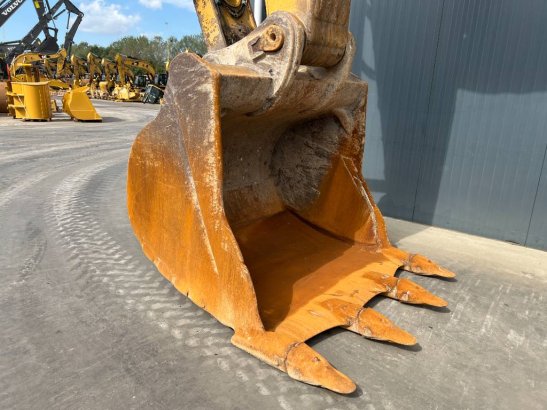 CAT 352 F 352 F 2017 2 Crawler Excavators image 12