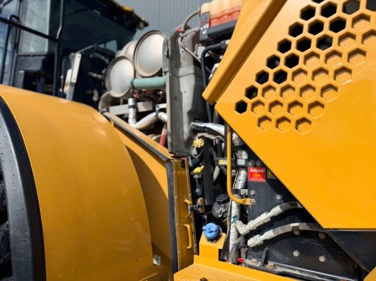 CAT 966M 261 2015 2 Wheel Loaders image 12