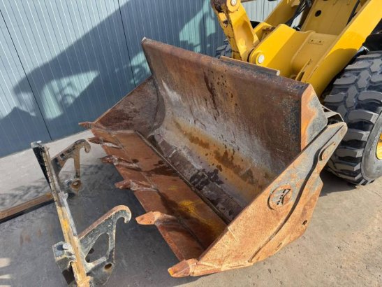 CAT 906M 267 2016 2 Wheel Loaders image 12