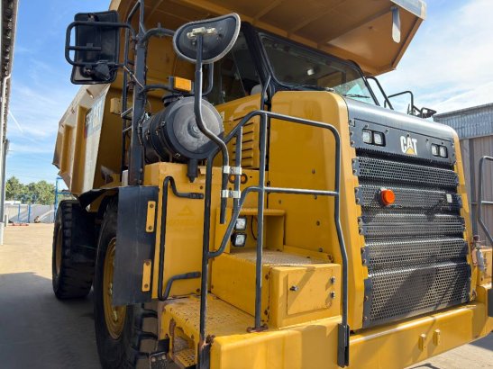 CAT 772G - Excellent condition! 772G - Excellent condition! 2016 2 Dump Truck image 12