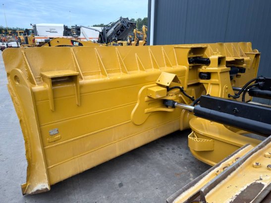 CAT D6N LGP D6N LGP 2016 2 Dozers image 13