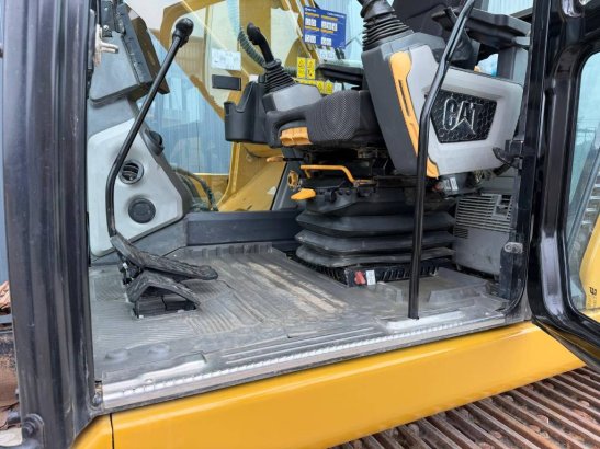 CAT 330 07B 42 2020 2 Crawler Excavators image 13