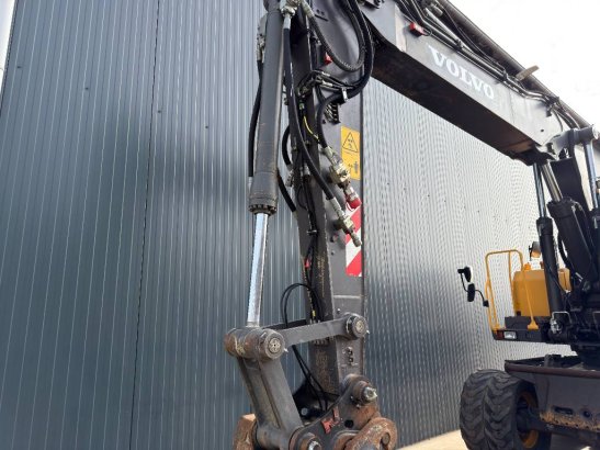 Volvo EW180E EW180E 2015 2 Wheeled Excavators image 13