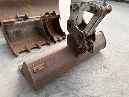 Takeuchi TB230 2650 2017 2 image 13