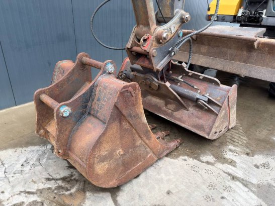 Volvo EW160D EW160D 2012 2 Wheeled Excavators image 13