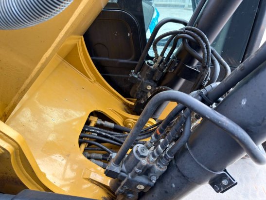 CAT 323EL VA 36 2012 2 Crawler Excavators image 14
