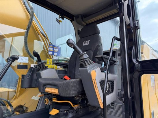 CAT 330 07B 42 2020 2 Crawler Excavators image 14