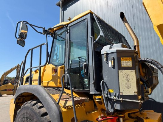 Bell B25E | 2100 hours! B25E | 2100 hours! 2014 2 Articulated Dump Trucks image 14