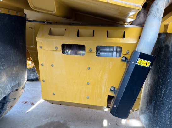 CAT 772G - Excellent condition! 772G - Excellent condition! 2016 2 Dump Truck image 14