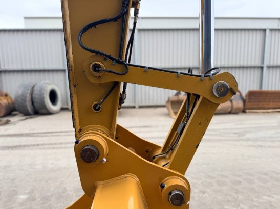 CAT 323 07A 36 2018 2 Crawler Excavators image 15