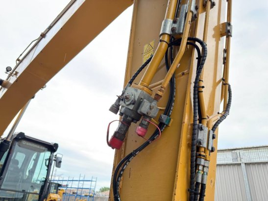 CAT 323 07B 36 2019 2 Crawler Excavators image 15
