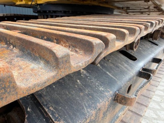 CAT 330 07B 42 2020 2 Crawler Excavators image 15