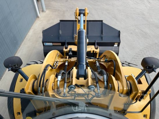 CAT 926M - 990 HOURS - FORKS - 3rd VALVE 926M - 990 HOURS - FORKS - 3rd VALVE 2018 2 Wheel Loaders image 15