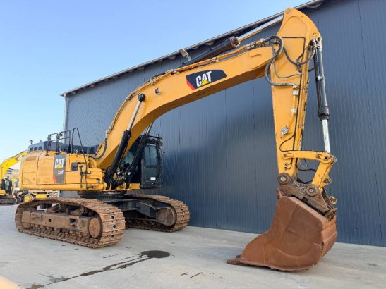 CAT 352F 352F 2016 2 Crawler Excavators image 2