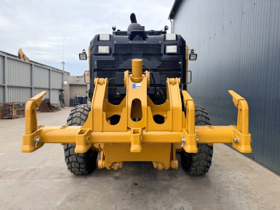 CAT 140M3 140M3 2015 2 Motor graders image 3