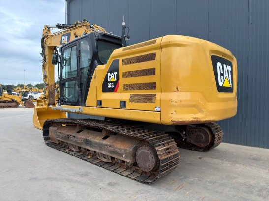 CAT 323 07B 36 2019 2 Crawler Excavators image 3