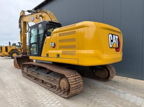 CAT 330 07B 42 2020 2 Crawler Excavators image 3