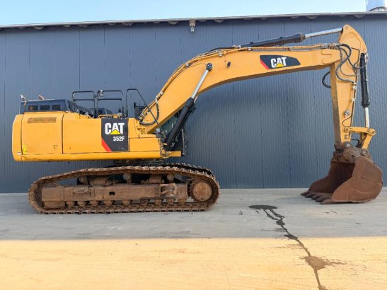 CAT 352F 352F 2016 2 Crawler Excavators image 3