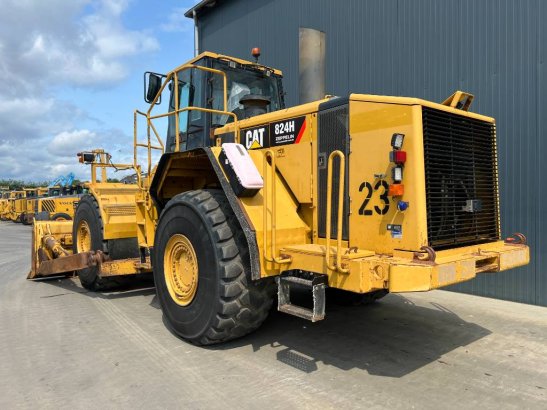 CAT 824H 824H 2006 2 Dozers image 3