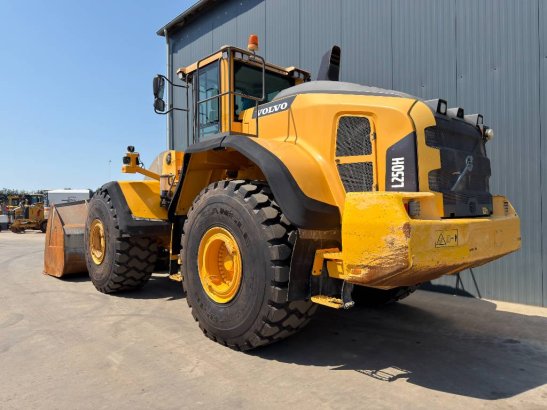 Volvo L250H - NEW TIRES L250H - NEW TIRES 2016 2 Wheel Loaders image 3