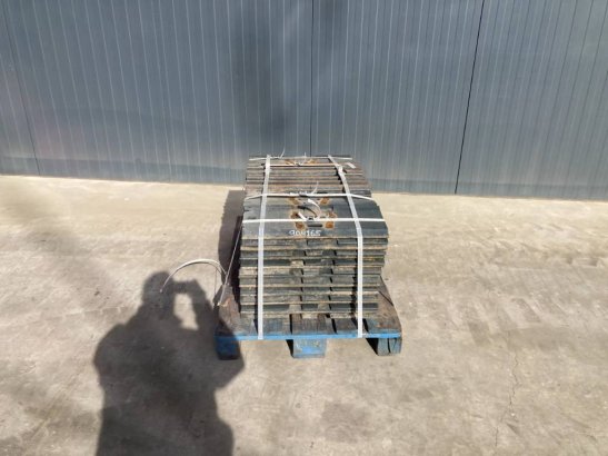Komatsu PC150 / PC160 / PC180 / PC210 / PC240 3 Grouser 60 PC150 / PC160 / PC180 / PC210 / PC240 3 Grouser 60 2 image 3