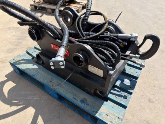 OilQuick OQ70/55 - M318D / 320D / 320E / 320F / 323D / 323E OilQuick OQ70/55 - M318D / 320D / 320E / 320F / 323D / 323E 20...