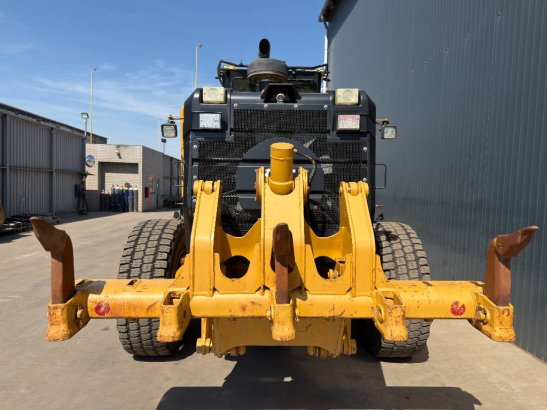 CAT 140M2 140M2 2011 2 Motor graders image 4