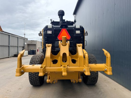 CAT 140M3 140M3 2015 2 Motor graders image 4