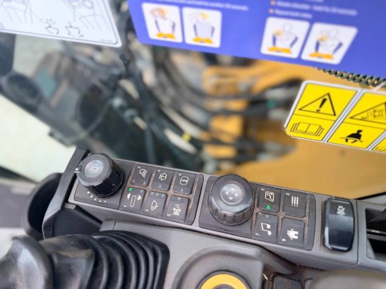 CAT 320 07C | NEW UNDERCARRIAGE 33 2020 2 Crawler Excavators image 4