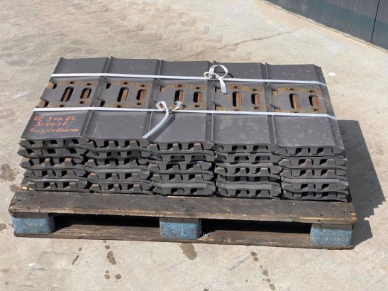 JCB JS240 / JS260 / JS300 Shoes/Pads JS240 / JS260 / JS300 Shoes/Pads 2026 1 image 4
