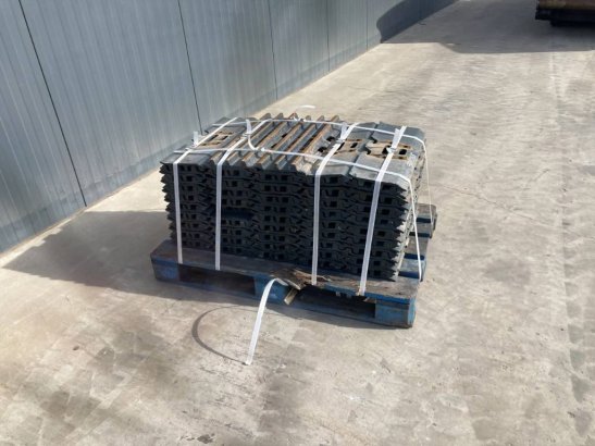 Komatsu PC150 / PC160 / PC180 / PC210 / PC240 3 Grouser 60 PC150 / PC160 / PC180 / PC210 / PC240 3 Grouser 60 2 image 4